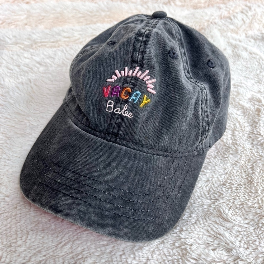 Grey “Vacay Babe” cap
